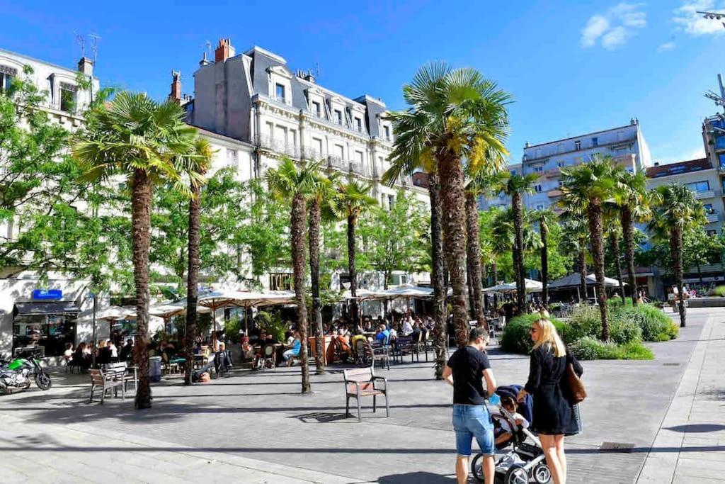 Studio Cosy, En Centre, Proche Gare, Vue Degagee 瓦朗斯 外观 照片